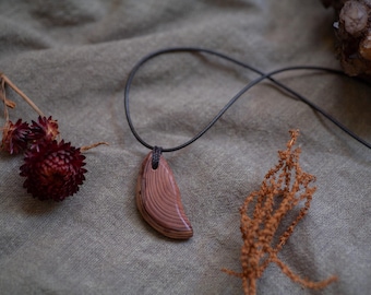 Giant sequoia wood necklace - Natural jewelry - Unique piece - Sequoia giganteum - Protective amulet - Forest love - Wooden pendant - Natural magic