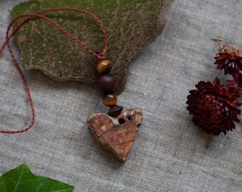 Heart necklace made of fatwood - firewood - resinous - wooden necklace - pine root wood - unique piece - natural jewelry - pine resin - forest magic