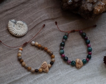 Fern spiral - Forest jewels - Macrame bracelet - Tree beads - Gemstone bracelet - Pyrography - Natural jewelry - Unique piece - Lucky charm