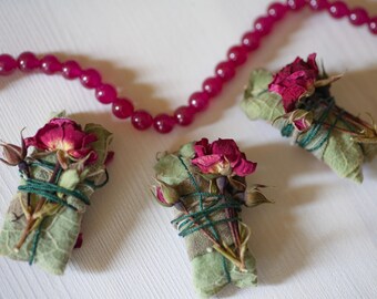 Incense Praline * Rose Blossom * - Handmade - Mini Smudge Stick - Homegrown & Harvested - Incense - Plant Magic - Herbal Blessing