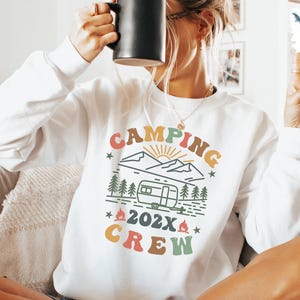 Benutzerdefinierte Camping Crew Bachelorette Sweatshirt, Camping Bachelorette Pullover, Berg Bachelorette Hoodie, Brautparty Sweatshirt, Bride To B