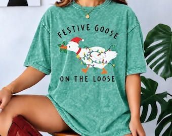 ACID WASH Heavyweight Oversized Festive Goose On The Loose Christmas Funny  Holiday T-shirt, Cute Xmas Duck Shirt, Xmas Gift For Her Shirt
