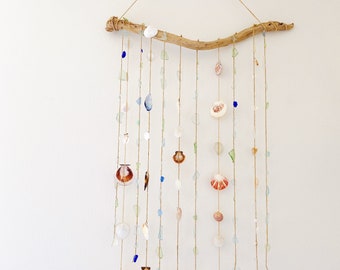 Móvil colgante de pared con conchas y cristales de mar estilo bohemio playeros