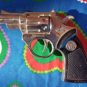 Vintage Gun/revolver Shaped Gas Lighter Js.38, Serial Nr. 90425 - Etsy