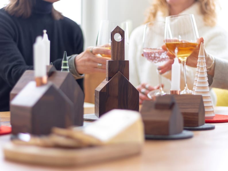 Modern kerstdorp Koperen kandelaar Kleine houten huisjes Kerstkaarsenhouderset afbeelding 2