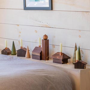 Upcycled Nussbaum Holz Weihnachtsdorf Set: Nordische Kerzenhalter
