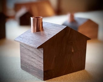 Ręcznie robiony drewniany świecznik w stylu chalet: dekoracja z orzecha włoskiego z recyklingu