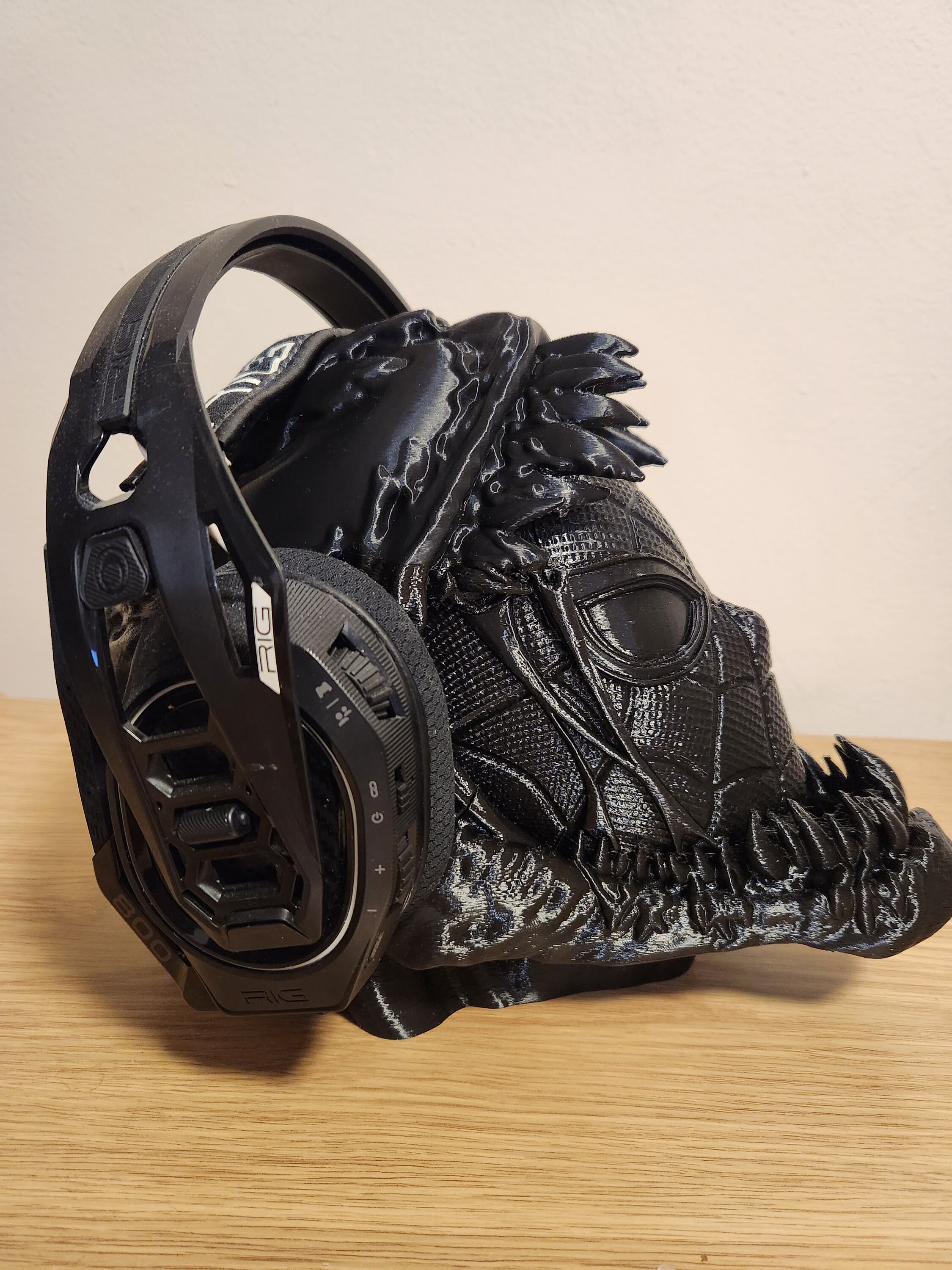 Spiderman & Venom Headphone Stand STL File. 3D Digital