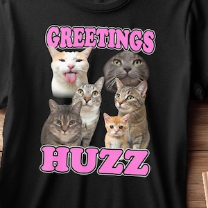 Op de afbeelding: Een set van drie keramische mokken met een gespikkelde, matte afwerking. De mokken zijn in de kleuren crème, lichtgrijs en donkergrijs. Elke mok heeft een eenvoudig, minimalistisch ontwerp, ideaal voor koffie of thee.