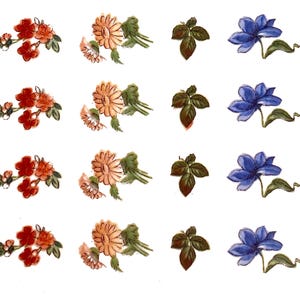 Pode incluir: Design floral em aquarela com flores vermelhas, pêssego e azuis, juntamente com folhas verdes e marrons. As flores estão dispostas em um padrão repetitivo sobre um fundo branco, adequado para projetos de artesanato.