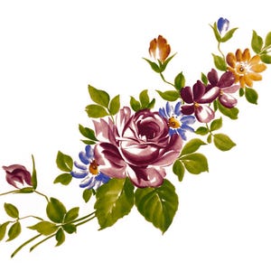 Könnte beinhalten: Aquarell-Illustration eines Blumenarrangements mit einer großen burgunderfarbenen Rose, blauen und gelben Gänseblümchen und grünen Blättern. Die Blumen sind diagonal vor einem weißen Hintergrund angeordnet und schaffen ein zartes und künstlerisches Design.