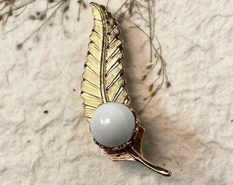 Gold Feather Brooch Kit, Vintage Jewelry Making Supplies: Leaf Pin Includes White Bead (Lot of 3 Kits)