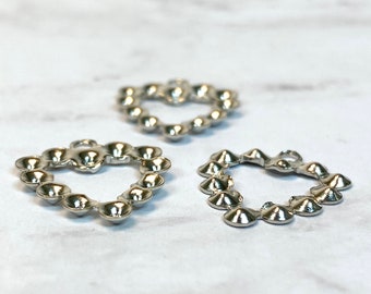 Colgantes en forma de corazón con engastes de diamantes de imitación: Materiales para hacer joyería vintage (Lote de 50)