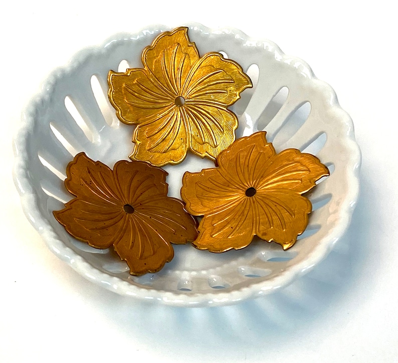 Medium Hibiscus Flower Stamped Brass: Vintage Embossed Pressed Metal Assemblage Pieces, Lot of 10 image 7