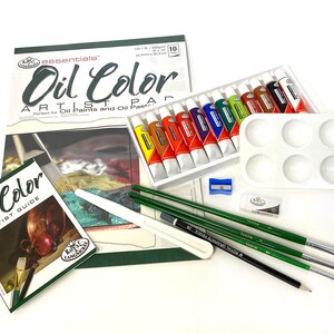 Op de afbeelding: Een set olieverf benodigdheden, waaronder een 10-bladig bloc met olieverf papier, 10 tubes olieverf, een palet, een handleiding, een potlood, een puntenslijper, een gum en drie kwasten.