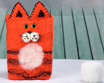 Phone case in felted wool. Best gift. Phone pouch. Orange felted cat. Mobile phone case. Eco-friendly phone pouch. Pouch for kids.