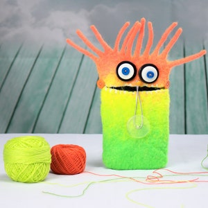 Gevilte telefoonhoes. Perfect cadeau voor vrouwen. OOAK telefoonhoesje. Handgemaakt telefoonzakje. Telefoonhoesje in neonkleuren. Milieuvriendelijke tas.