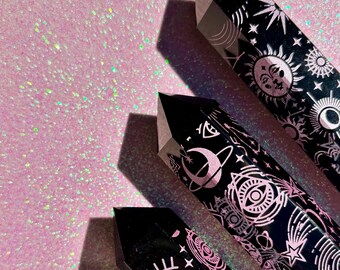 Tour en obsidienne noire avec décalcomanie rose – Protection • Mise à la terre • Décoration spirituelle élégante