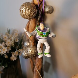 Disney Toy Story Buzz Lightyear Figura de decoración navideña, Adorno Bauble, Decoraciones navideñas de Disney, Regalos para ella, Regalos de Navidad