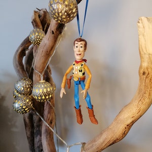 Disney Toy Story Woody Figura de decoración navideña, Adorno Bauble, Decoraciones navideñas de Disney, Regalos para ella, Regalos de Navidad, Decoración imagen 1