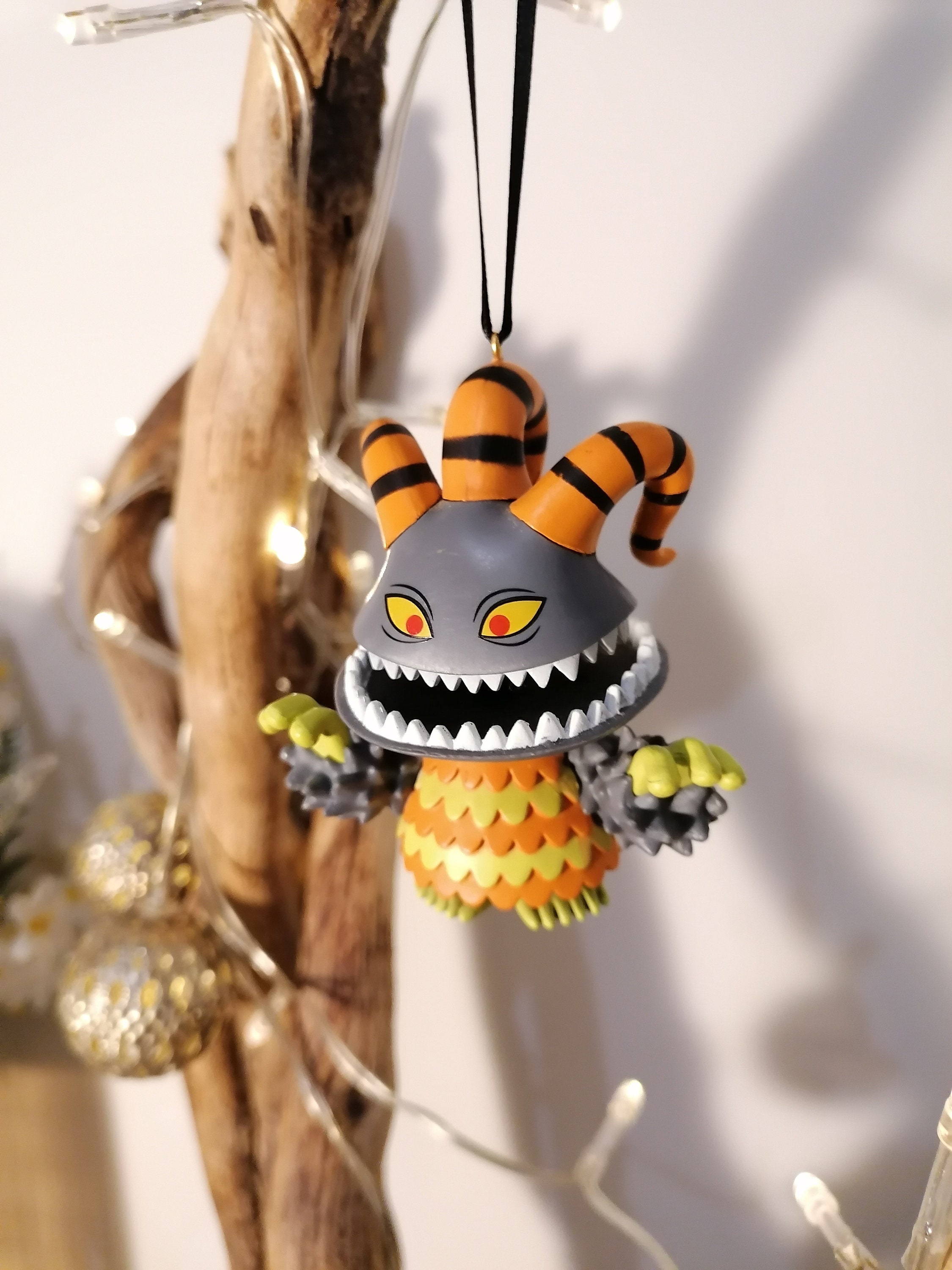 ザ・ナイトメア・ビフォア・クリスマス　ハーレクィン・デーモン可動式フィギュア Amazon.co.jp: ディズニー ナイトメアー・ビフォア・クリスマス