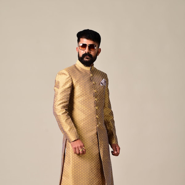 Handgemaakte mannen brokaat zijde Sherwani Achkan voor mannen | Gouden violette kleuren | Formele Kurta-stijlkleding | Perfect voor familiebruiloften en bruidegommen