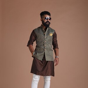 Chaqueta de brocado verde oscuro con patrón Booti estilo Jaipuri con conjunto de pijama Kurta / Apuesta para sangeet y cócteles