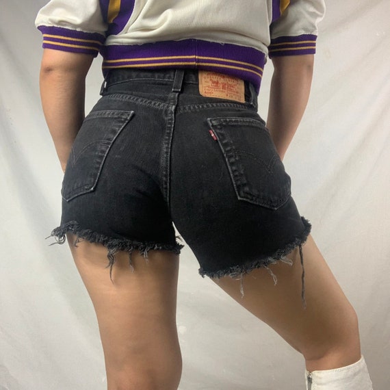 vintage 505 levis shorts waist 28 - image 1