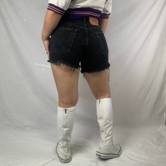 vintage 505 levis shorts waist 28 - image 3