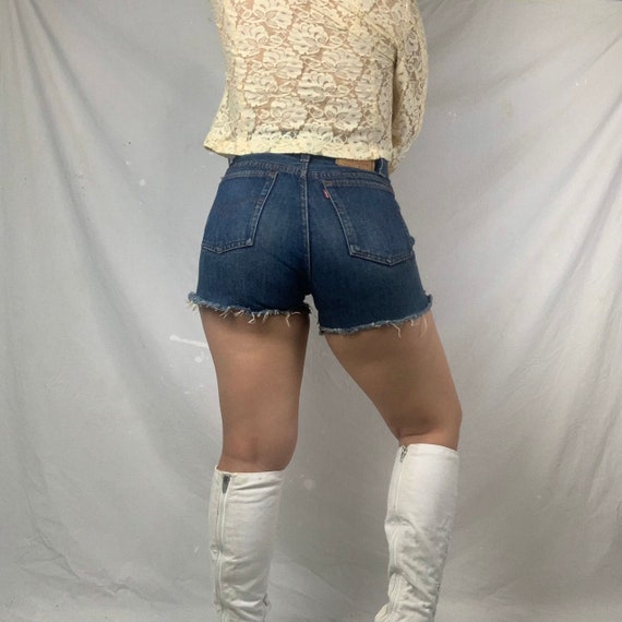 vintage 701 levis shorts size 29 - image 2