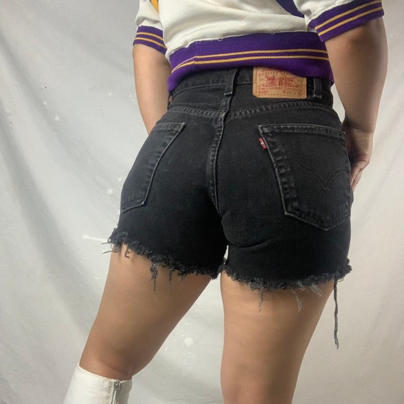 vintage 505 levis shorts waist 28 - image 4
