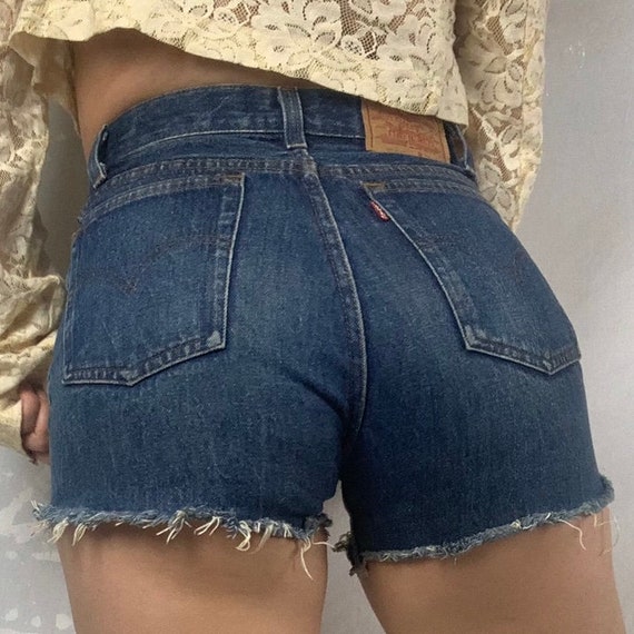 vintage 701 levis shorts size 29 - image 1