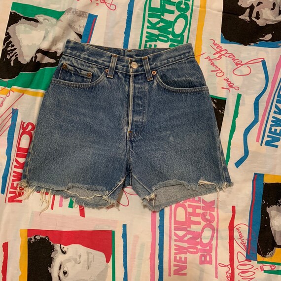 Vintage 501 Levis shorts size 24 - image 2