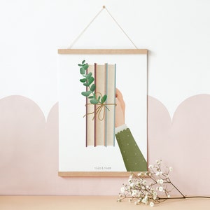 Poster Lesen Bücher Hand auf Bücherstapel Kunstdruck Lesen - Wanddeko Leseecke Geschenk Bücherwurm Lesen - Buch Poster Bücherstapel