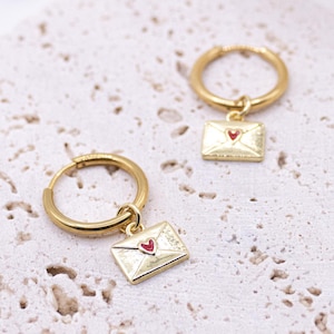 Pendientes aro letra amor chapados en oro 18k - pendientes ligeros sobre dorado - idea regalo pendientes novia sobre