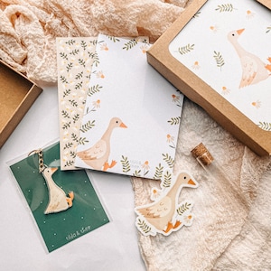 Geschenkset Gans Geschenkbox Schreibwaren Gänse - Schlüsselanhänger, Sticker, Block & Postkarten - Geldgeschenk Kinder Freundin