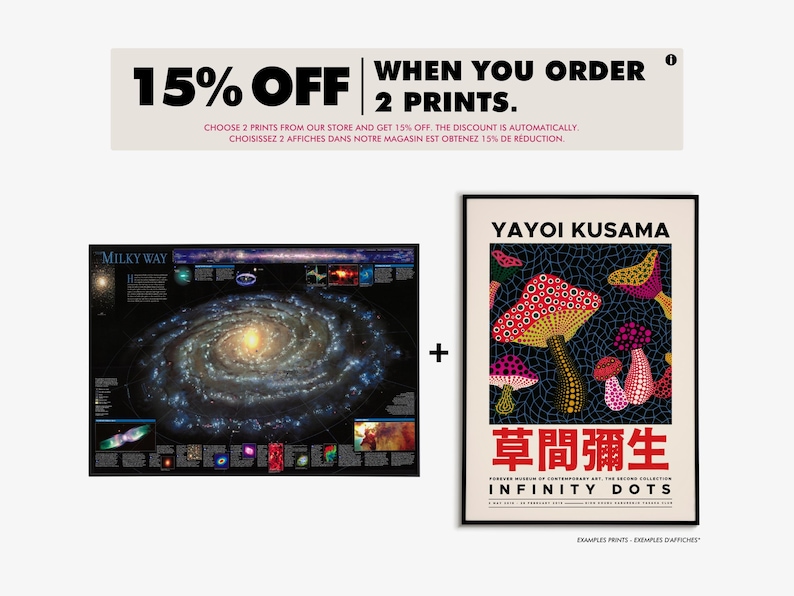Op de afbeelding: Twee ingelijste prints, een van de Melkweg en een van Yayoi Kusama's Infinity Dots kunstwerk. De tekst op de Kusama-print luidt "Yayoi Kusama, Infinity Dots, Forever Museum of Contemporary Art, The Second Collection, 草間彌生". De tekst op de banner boven de prints luidt "15% KORTING BIJ BESTELLING VAN 2 PRINTS."