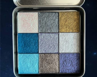 Esta paleta de sombras de ojos Full Moon es vegana, libre de crueldad animal, sin talco y ecológica.