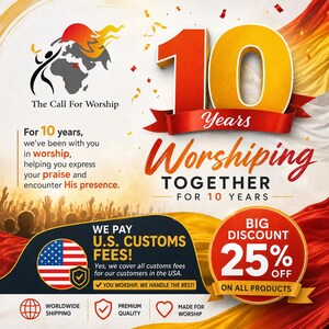 Op de afbeelding: Een promotionele afbeelding voor The Call For Worship met de tekst 10 Years Worshiping Together, een silhouet van een menigte en een 25% kortingsbadge. Het ontwerp bevat rode, gele en witte kleuren met een vlamlogo en VS-vlag.