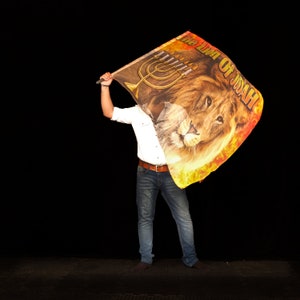 Drapeau de culte du Lion de Juda | Menorah, sept esprits de Dieu, rugissement | Bannière de danse en soie.