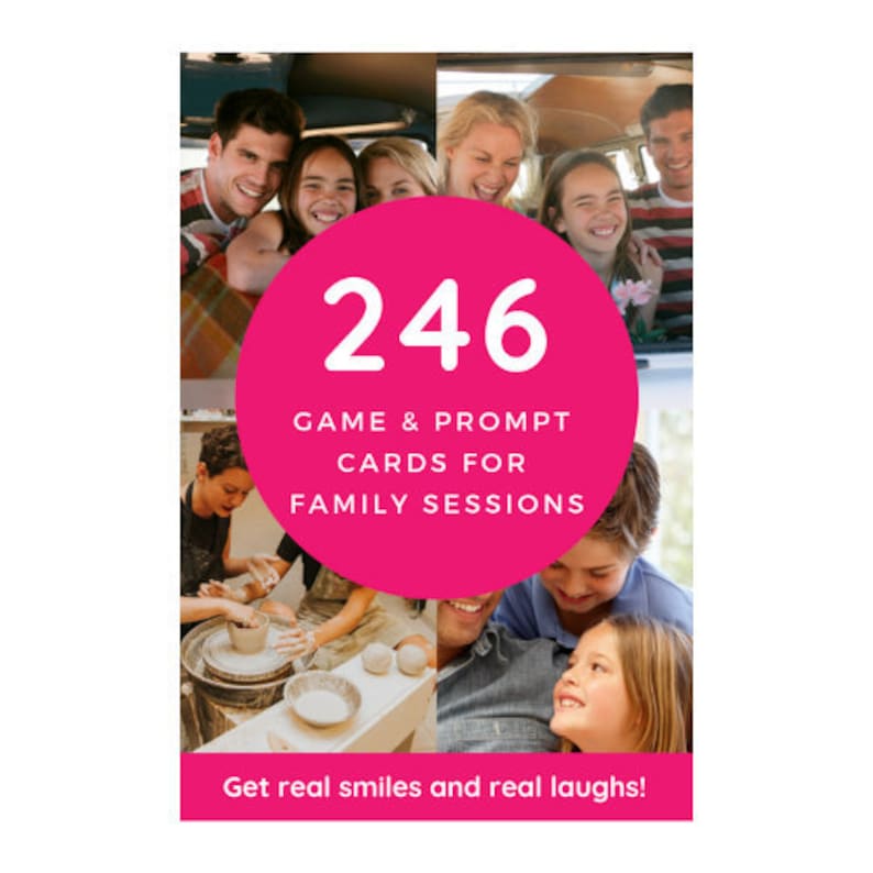 K&ouml;nnte beinhalten: Ein rosafarbenes und wei&szlig;es Kartenspiel mit dem Text "246 Game & Prompt Cards for Family Sessions" und dem Satz "Get real smiles and real laughs!"  Das Kartenspiel zeigt Bilder von Familien, die gemeinsam Aktivit&auml;ten genie&szlig;en.
