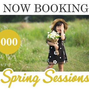 Peut inclure: Une jeune fille v&ecirc;tue d'une robe &agrave; pois noirs et blancs et d'un chapeau de paille tient un bouquet de fleurs blanches dans un champ d'herbe verte. Le texte "NOW BOOKING" est en haut de l'image et "Spring Sessions" en bas. Le texte "$000" est dans un cercle jaune.