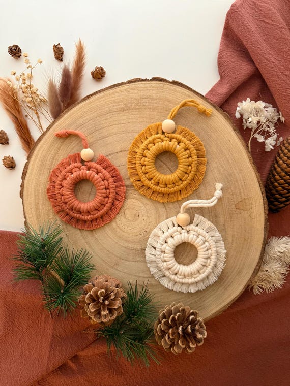 Christmas Wreath, Boho Macrame Christmas Decoration, Eco-Friendly Cotton and Wood Ornaments, Nature-Inspired Tree Ornaments