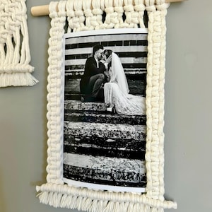 Marco de fotos de macramé para colgar en la pared, tapiz pequeño de madera y algodón, decoración de pared tejida, muebles bohemios para el hogar, regalo romántico.