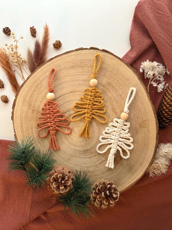 Little Tree Charm, Boho Macrame Christmas Decoration, Eco-Friendly Cotton and Wood Ornaments, Nature-Inspired Tree Ornaments
