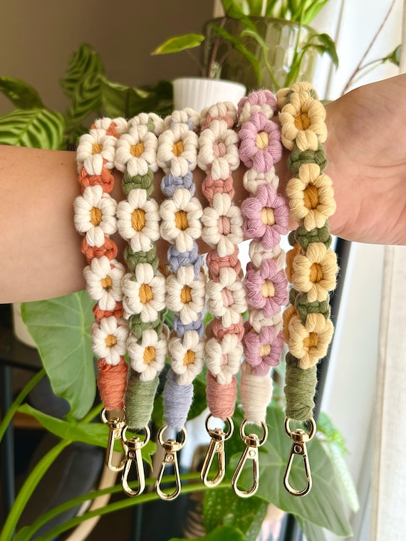 Flower Wristlet Keychain, Daisy Macrame Strap for Phone, Car, Bag, Backpack, Home or Phone, Floral Boho Wristlet, Gift Charm