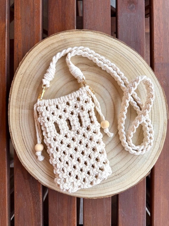 Macramé Cell Phone Bag with Shoulder Strap, iPhone Pouch, Boho Phone Holder, Crossbody Bag, Gift Idea for Teens