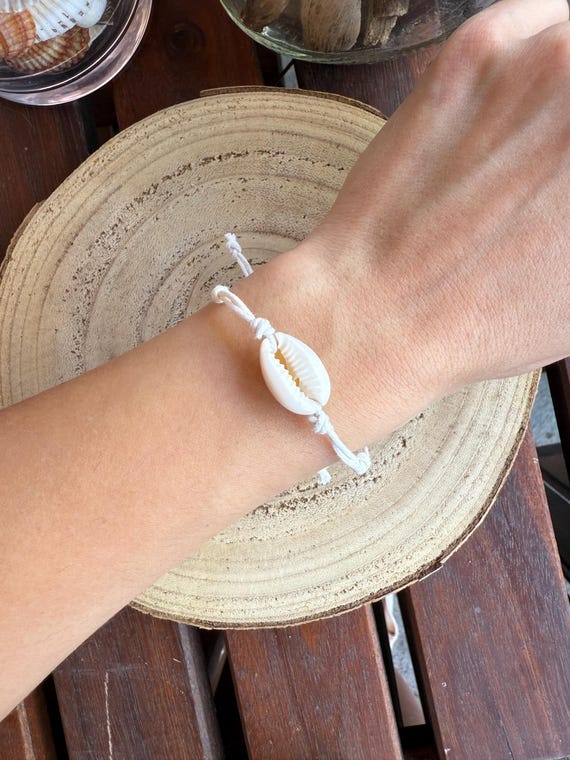Macramé Shell Bracelet, Braided Sea and Beach Jewelry, White Handmade Bracelet, Summer Women's Accessory
