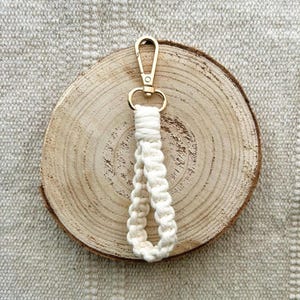 PORTACHIAVI IN MACRAME, Accessori Boho per Auto, Casa, Borsa, Bomboniere Segnaposto per Matrimonio o Battesimo, Earthy Charm Decor, Handmade