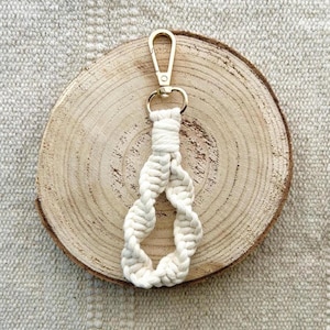 PORTACHIAVI IN MACRAME, Accessori Boho per Auto, Casa, Borsa, Bomboniere Segnaposto per Matrimonio o Battesimo, Earthy Charm Decor, Handmade